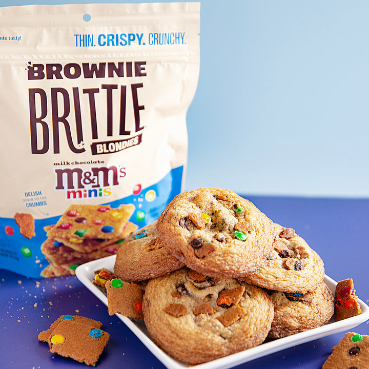 M&M'S® Minis Blondie Brownie Brittle Lifestyle